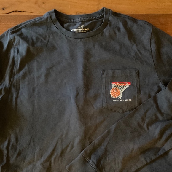 Vineyard Vines Boys Long Sleeve Tee - Navy basketball design. Size large. EUC - Picture 1 of 3